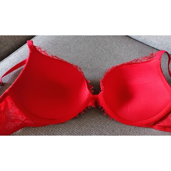 VS Red Lace Bra - Picture 6 of 8